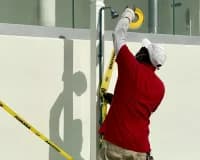 Juan Ortiz Pool Cleaner servicing pool
